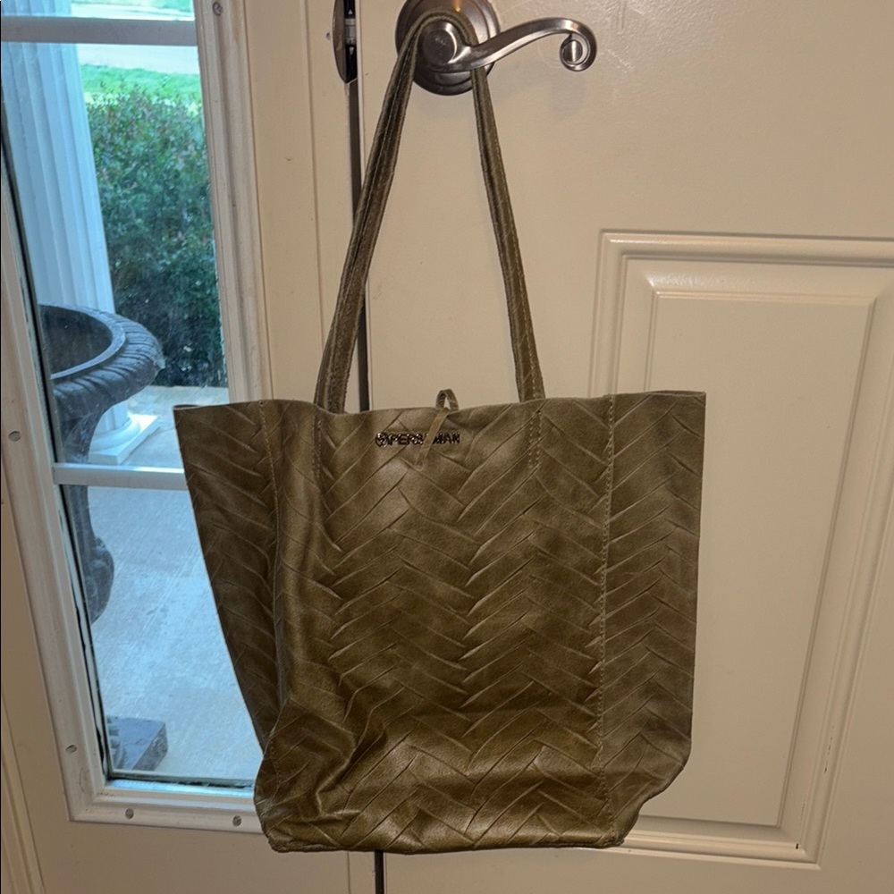 Persaman New York Olive Chevron Tote